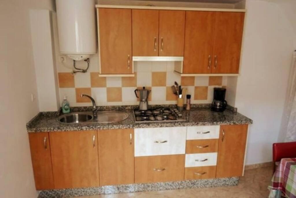 فيلا Lanjarónفي Casa Rubi Townhouse المظهر الخارجي الصورة